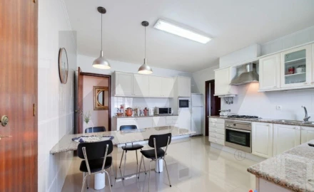 Moradia T6 para Venda em Sesimbra (Castelo)