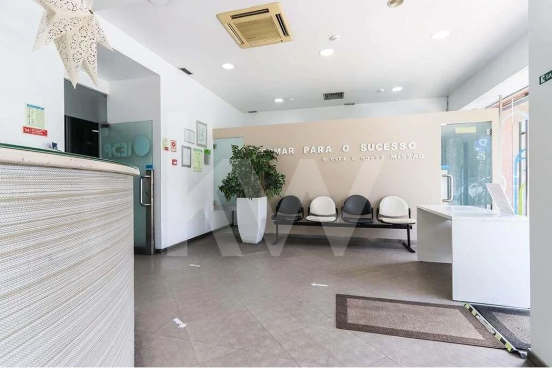 Loja para Venda em Alvalade Foto 4