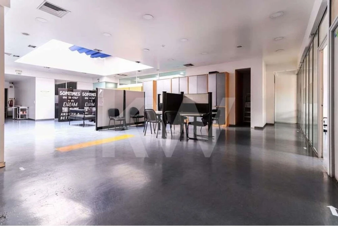 Loja para Venda em Alvalade Foto 11