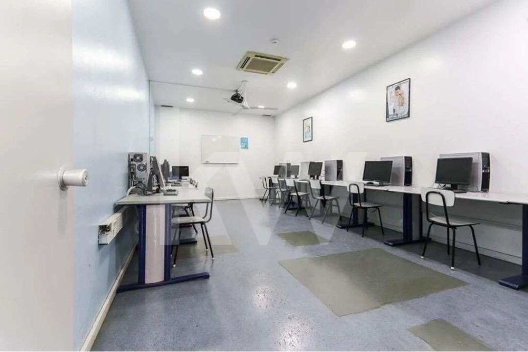 Loja para Venda em Alvalade Foto 14