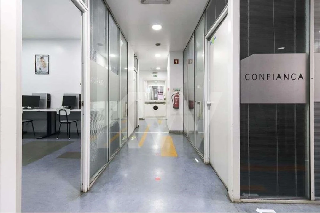 Loja para Venda em Alvalade Foto 18