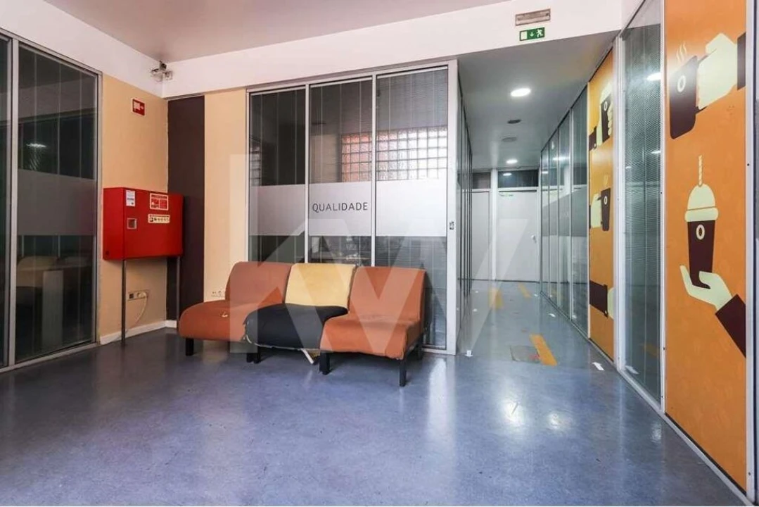 Loja para Venda em Alvalade Foto 25