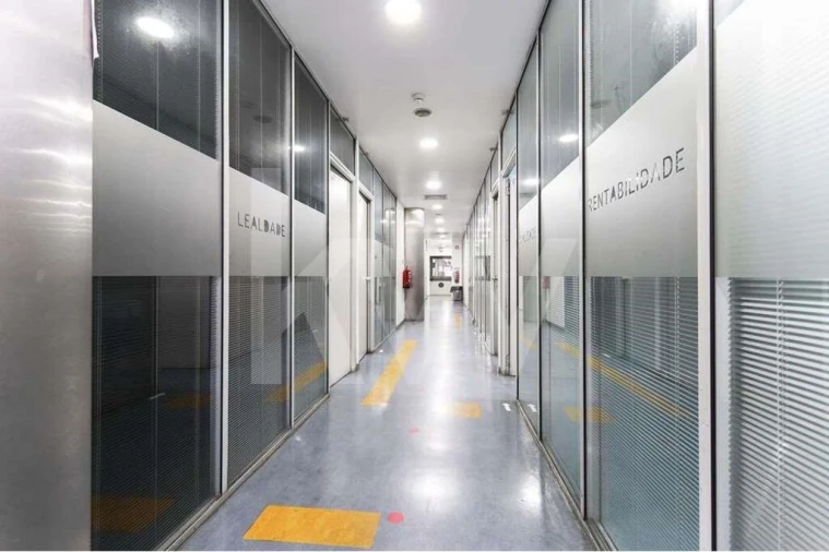 Loja para Venda em Alvalade Foto 3