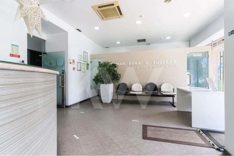 Loja para Venda em Alvalade Foto 4