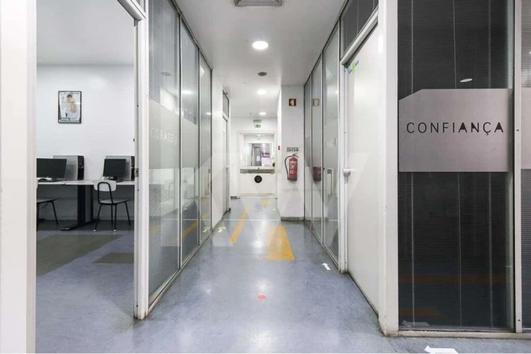 Loja para Venda em Alvalade Foto 18