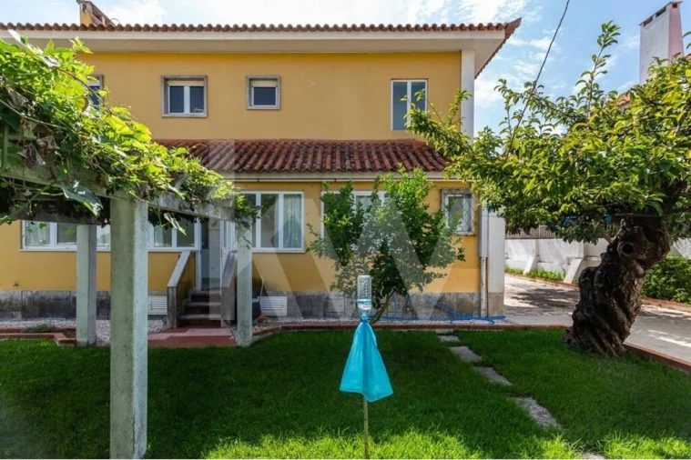 Moradia T4 para Venda em Algés, Linda-A-Velha e Cruz Quebrada-Dafundo Foto 3