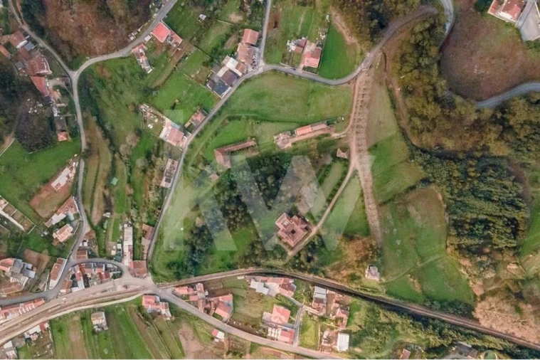 Moradia T9 para Venda em Recardães e Espinhel Foto 10