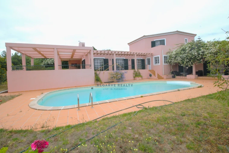 Negócio para Venda em Estômbar e Parchal