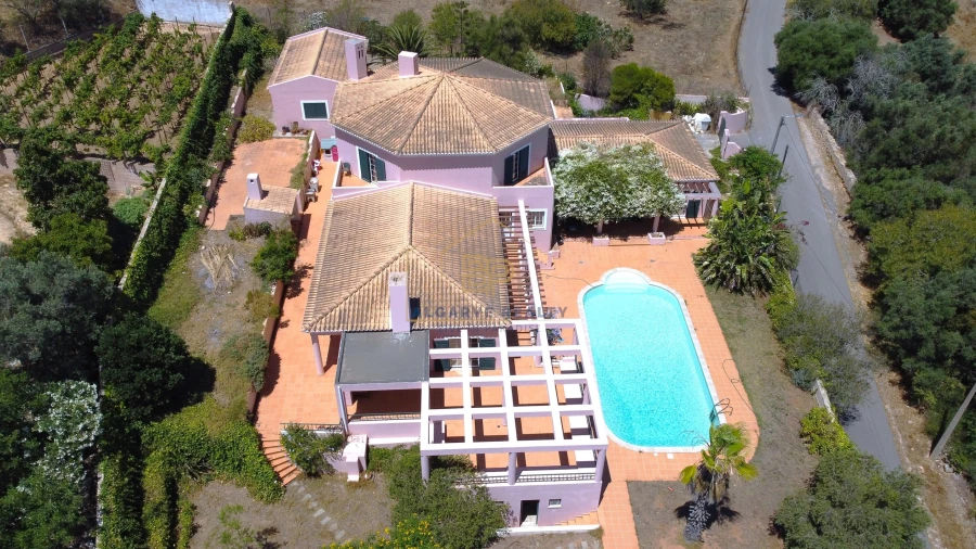 Negócio para Venda em Estômbar e Parchal