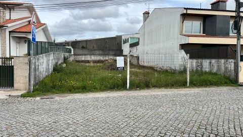 Terreno para Venda em Nogueira e Silva Escura