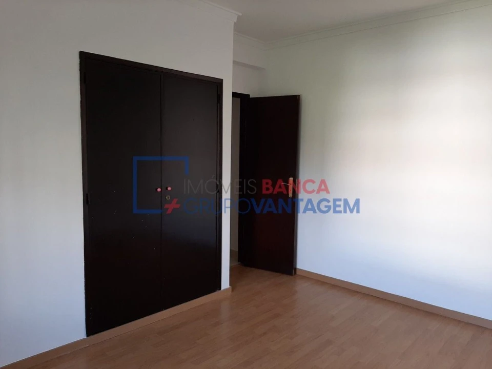 Apartamento T2 para Venda em Rio de Mouro Foto 14