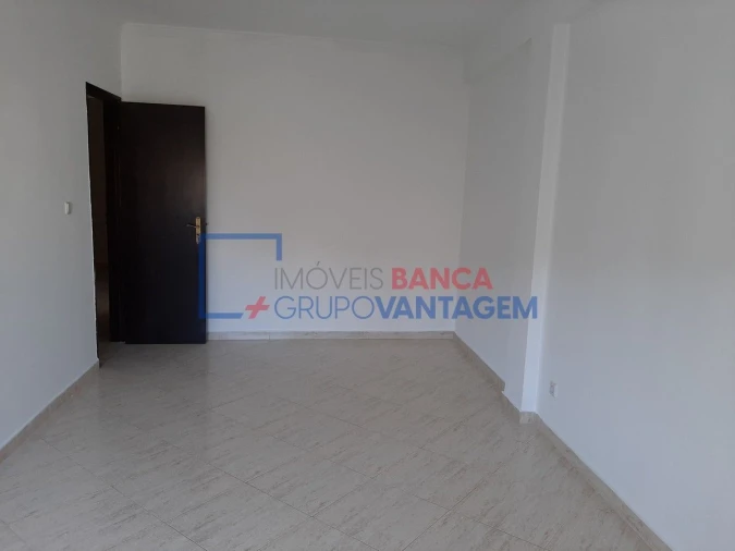 Apartamento T2 para Venda em Rio de Mouro Foto 9