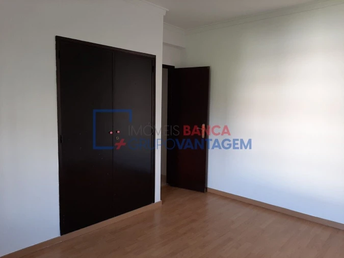 Apartamento T2 para Venda em Rio de Mouro Foto 14