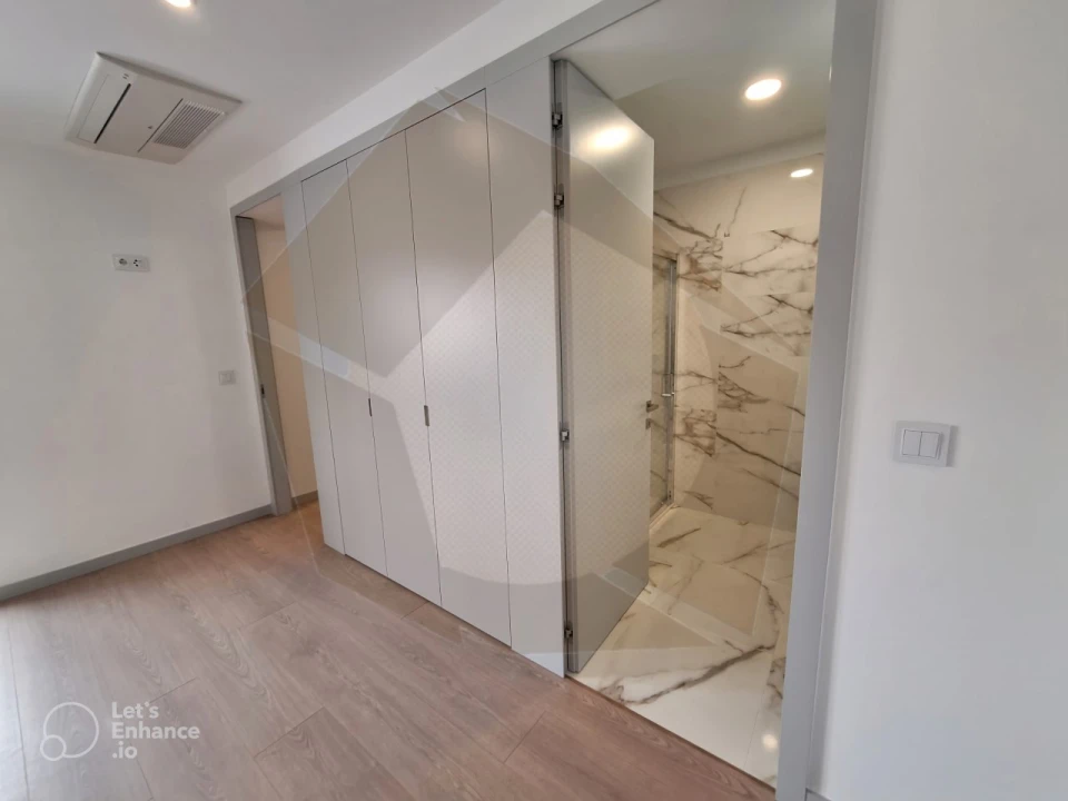 Apartamento T4 para Venda em Cedofeita, Santo Ildefonso, Sé, Miragaia, São Nicolau e Vitória Foto 2