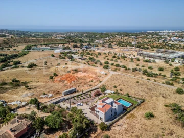 Moradia T5 para Venda em Quarteira