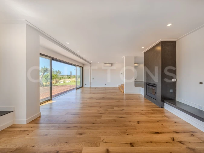 Moradia T5 para Venda em Quarteira Foto 2