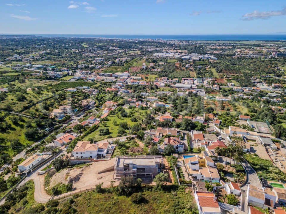 Moradia T6 para Venda em Quarteira Foto 3