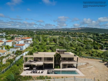 Moradia T6 para Venda em Quarteira