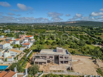 Moradia T6 para Venda em Quarteira