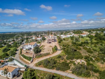 Moradia T6 para Venda em Quarteira