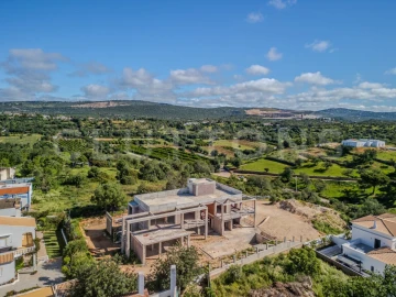 Moradia T6 para Venda em Quarteira