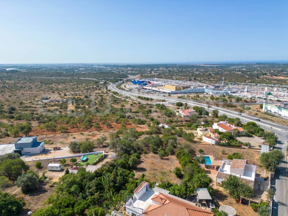Moradia T4 para Venda em Santa Barbara de Nexe Foto 14