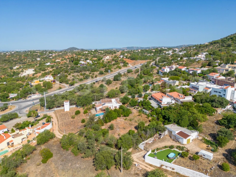 Moradia T4 para Venda em Santa Barbara de Nexe Foto 17