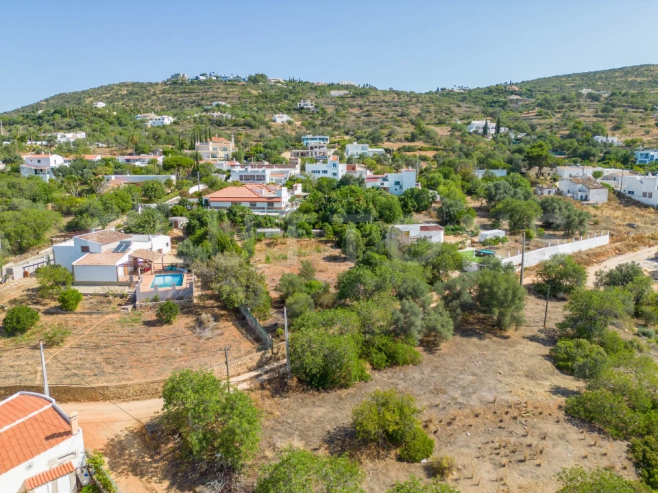 Moradia T4 para Venda em Santa Barbara de Nexe Foto 19