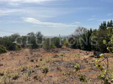 Moradia T4 para Venda em Santa Barbara de Nexe