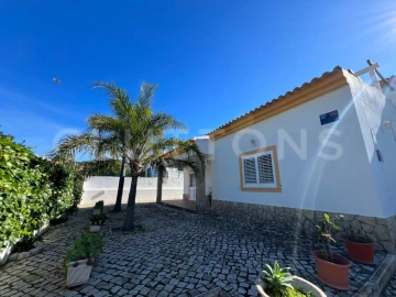 Moradia T4 para Venda em Moncarapacho e Fuseta