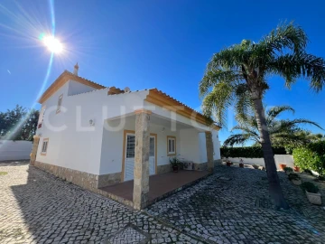 Moradia T4 para Venda em Moncarapacho e Fuseta