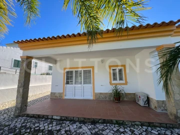 Moradia T4 para Venda em Moncarapacho e Fuseta