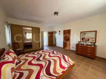 Moradia T4 para Venda em Moncarapacho e Fuseta
