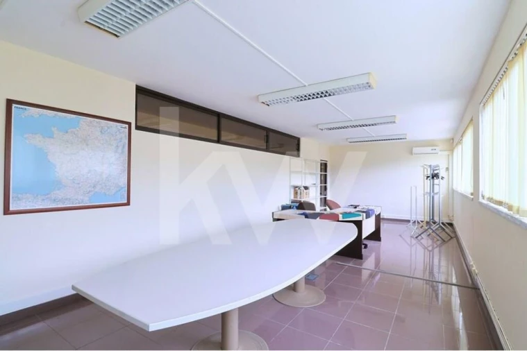 Prédio para Venda em São Mamede Foto 12