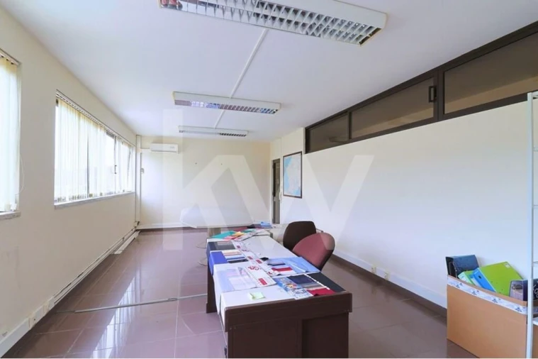 Prédio para Venda em São Mamede Foto 13