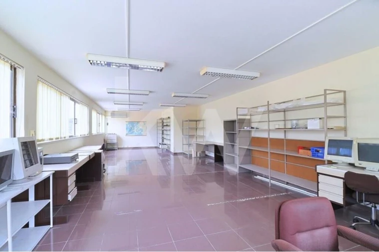 Prédio para Venda em São Mamede Foto 16