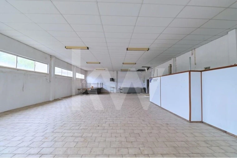 Prédio para Venda em São Mamede Foto 26