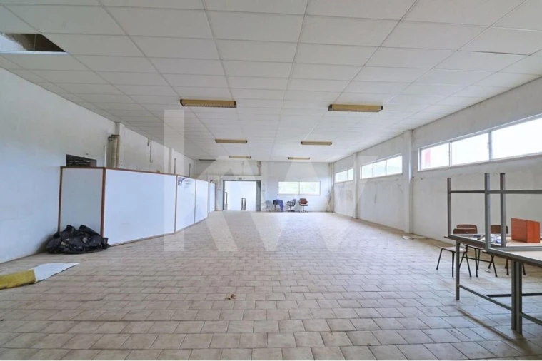 Prédio para Venda em São Mamede Foto 28