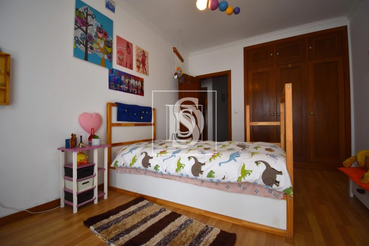 Moradia T4 para Venda em Encarnação Foto 14