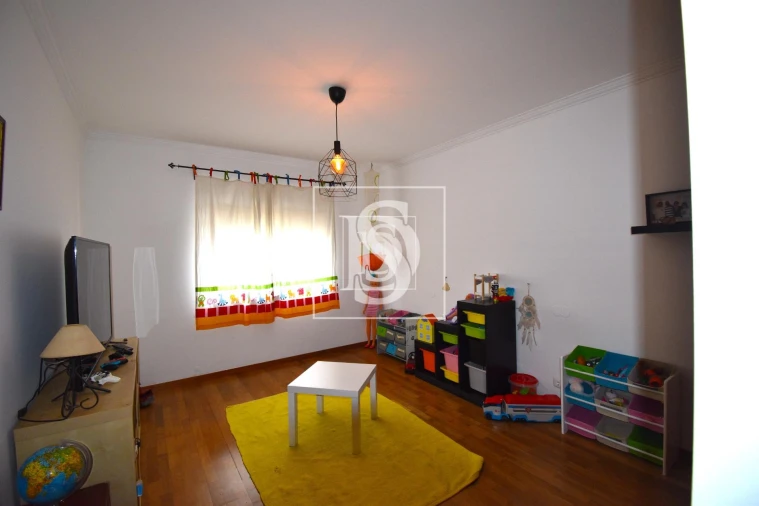 Moradia T4 para Venda em Encarnação Foto 11