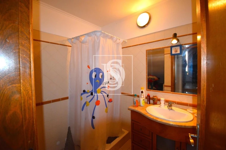 Moradia T4 para Venda em Encarnação Foto 22