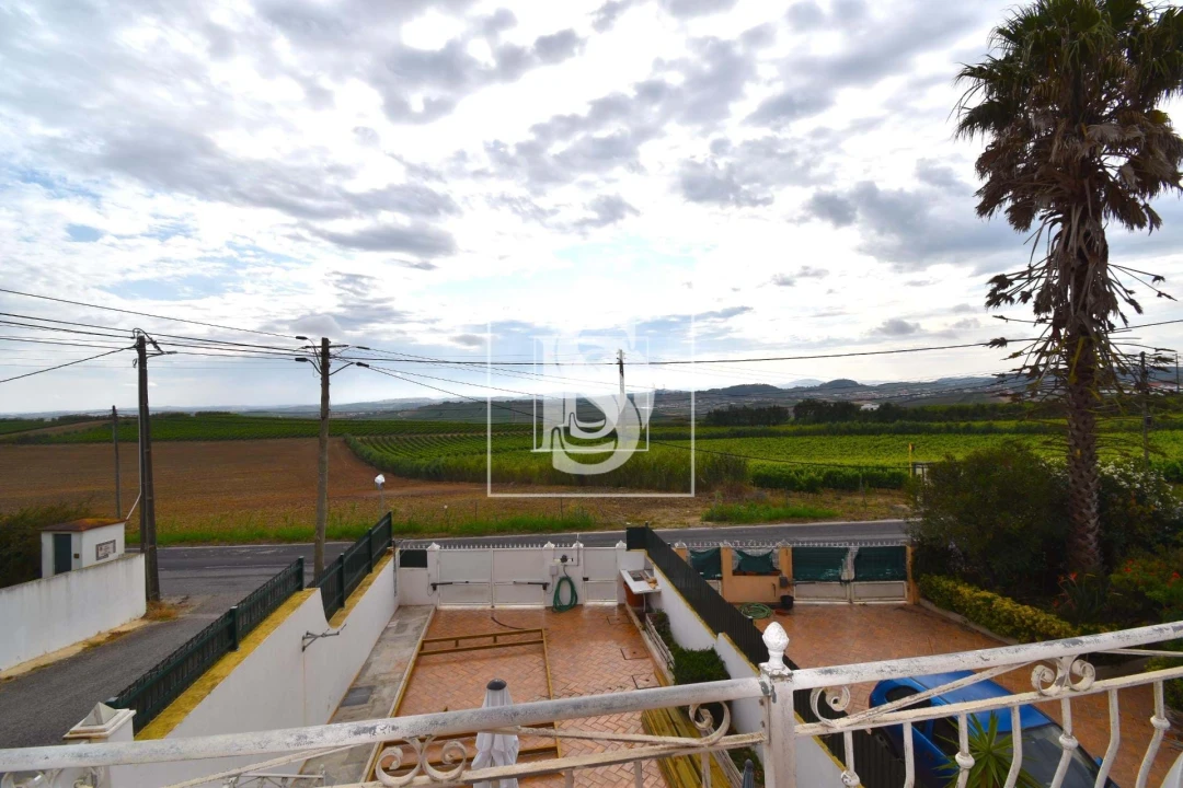 Moradia T4 para Venda em Encarnação Foto 4