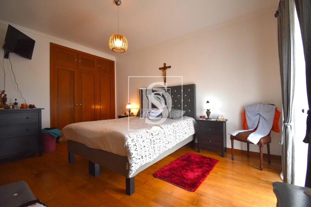 Moradia T4 para Venda em Encarnação Foto 16