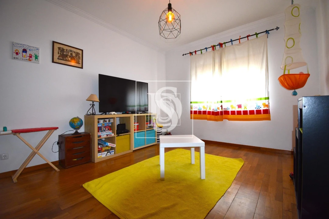 Moradia T4 para Venda em Encarnação Foto 12