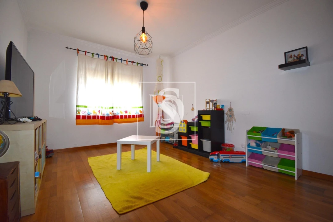 Moradia T4 para Venda em Encarnação Foto 11