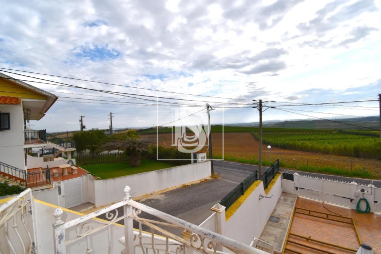 Moradia T4 para Venda em Encarnação Foto 5