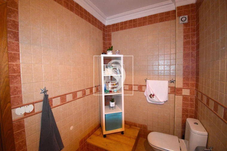 Moradia T4 para Venda em Encarnação Foto 17