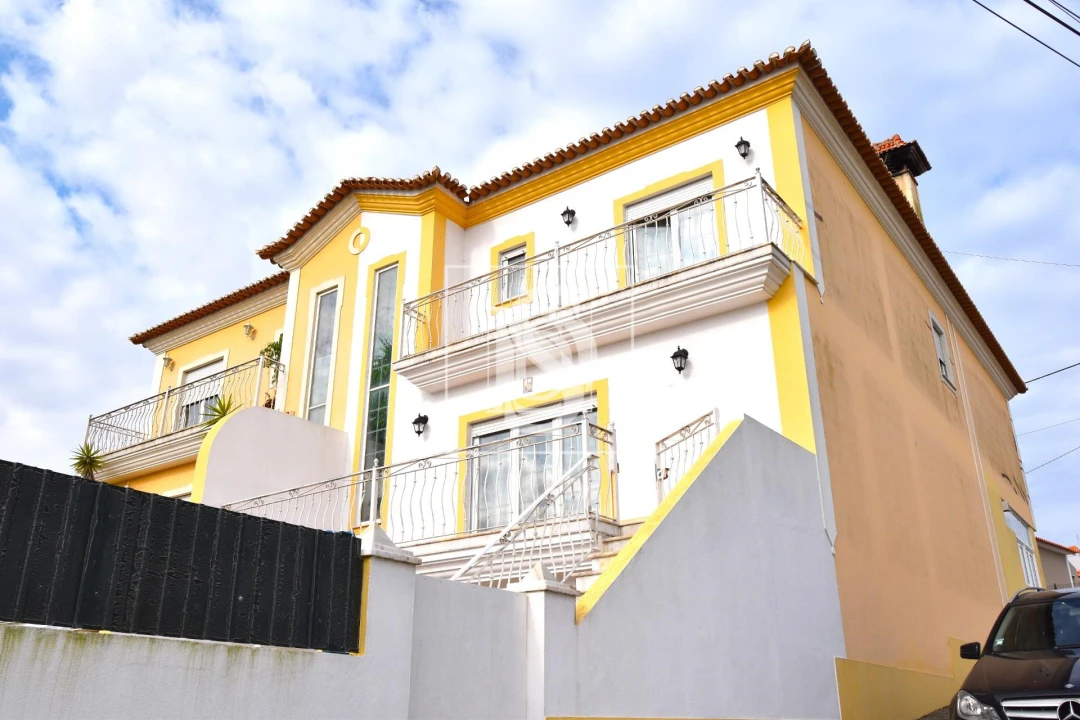 Moradia T4 para Venda em Encarnação Foto 2