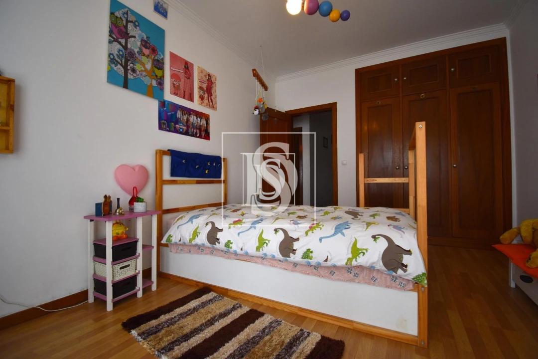 Moradia T4 para Venda em Encarnação Foto 15