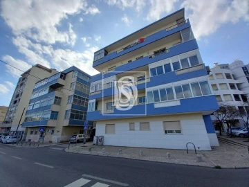 Apartamento T4 para Venda em Laranjeiro e Feijó